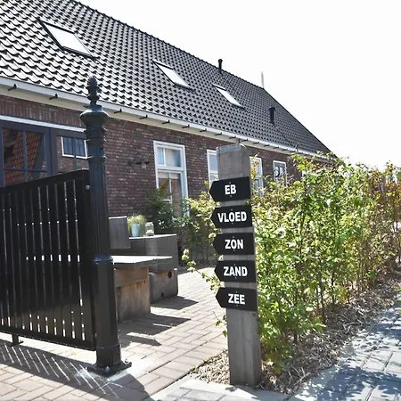 Near Groote Keeten Beach, Cleaning Included Vakantiehuis *